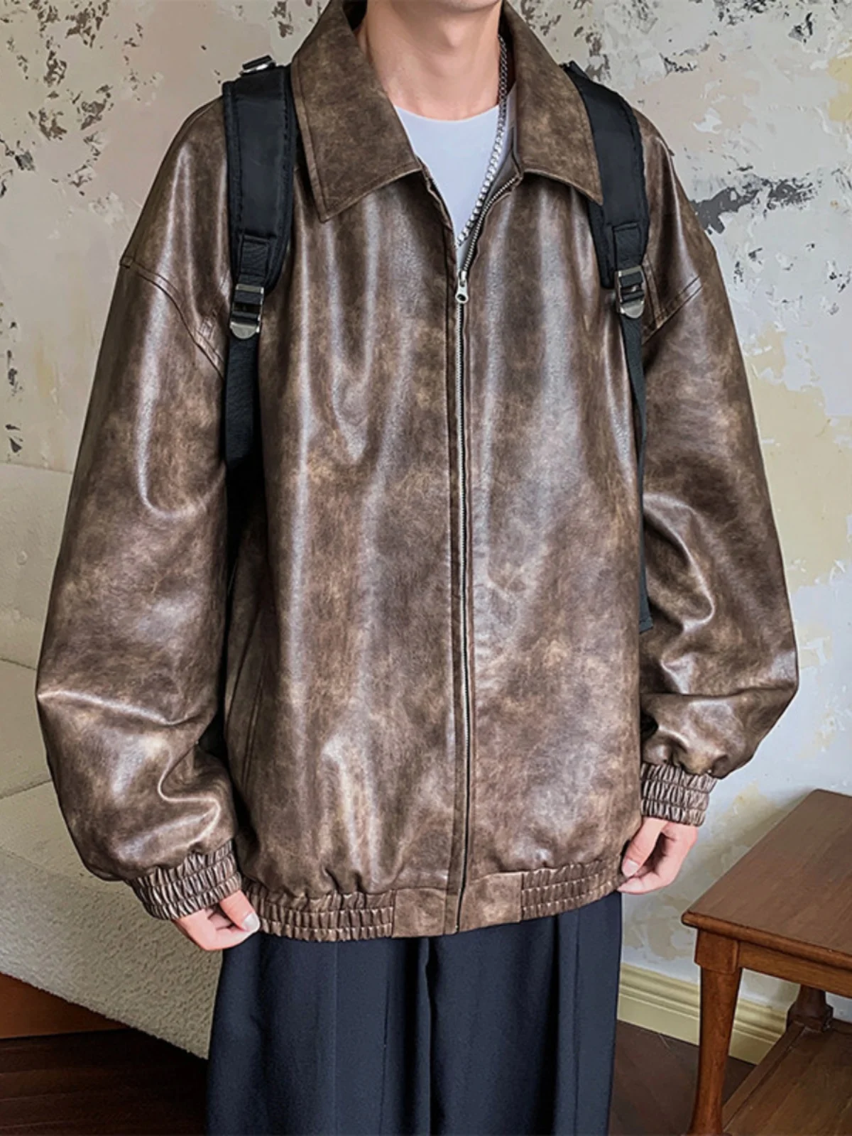 

Мужская винтажная повседневная мотоциклетная куртка из коричневой кожи в американском стиле, свободного кроя, ветрозащитная, с длинными рукавами, на молнии