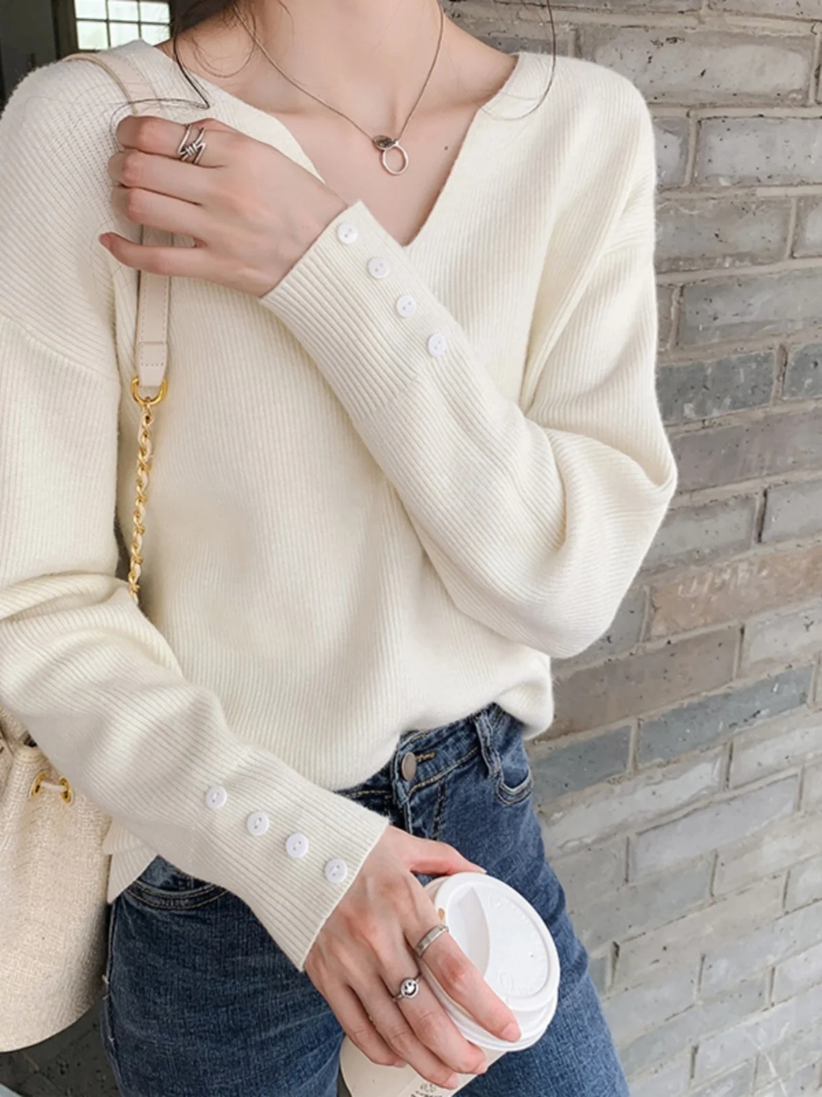 Soft Comfortable V-Neck Knitwear Sweater Easy to Wear Outdoors Good Looking Inner And Outer Wear Design Sense Button Sleeve