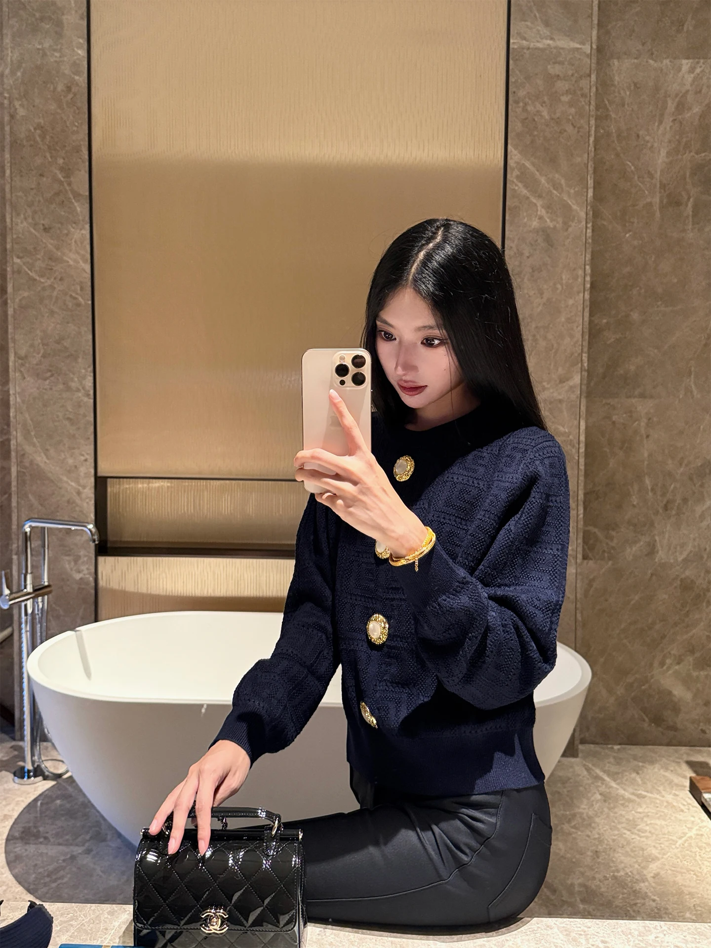 

Soft Skin-Friendly Metal Bule Maze Knitted round Ne Pullover Sweater for Women Lightweight Long Sve Autumn Faion