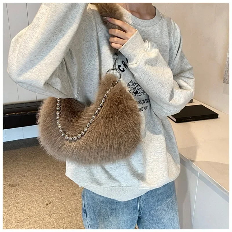 

Faux Fur Fashion Underarm Bag Ladies Winter Furry Tote Handbag Plush Women Armpit Purse with Chain Fluffy Versatile Shoulder Bag