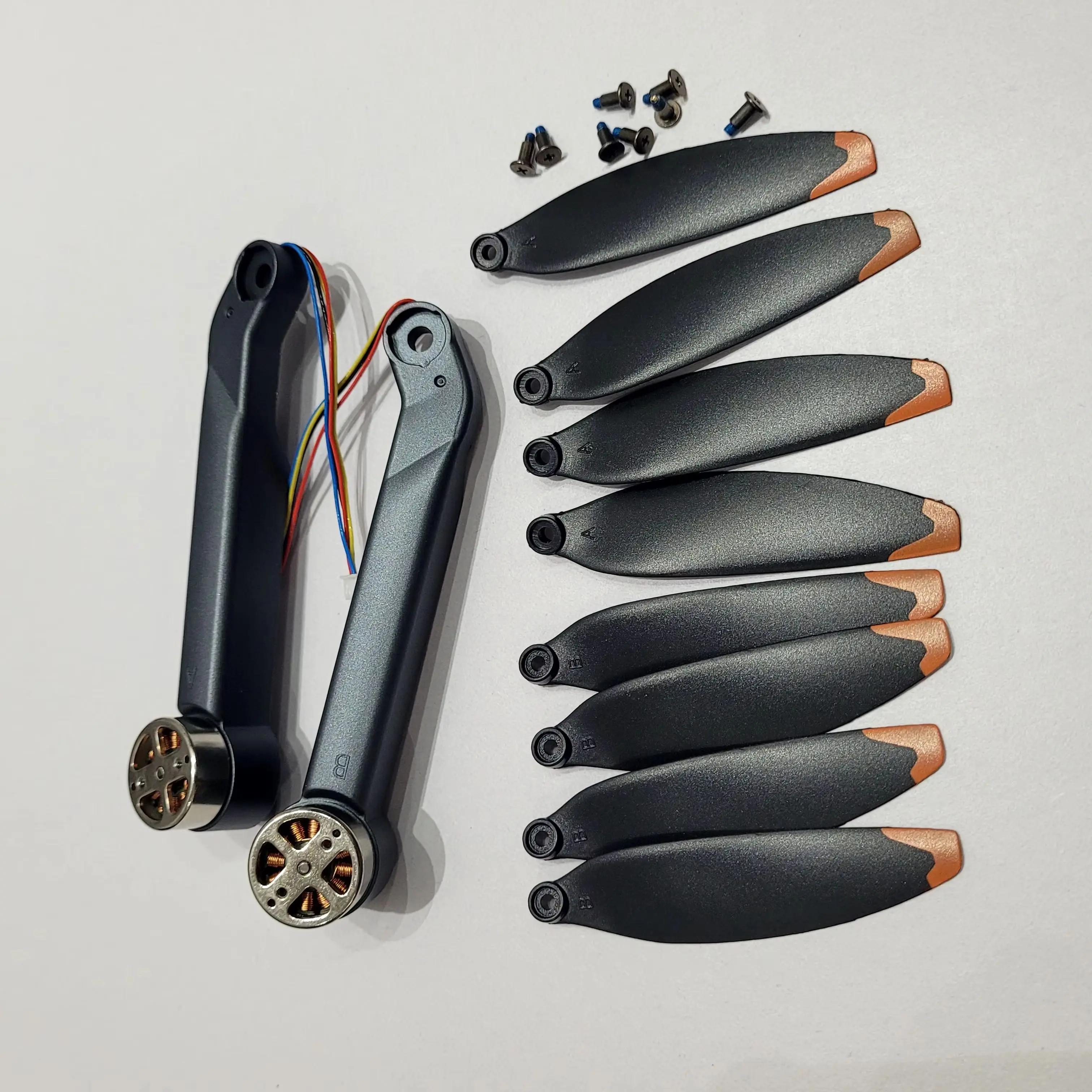 طائرة صغيرة بدون طيار K818MAX K818 MAX قطع غيار أصلية K818 ذراع المحرك مع محرك بدون فرش ذراع A/B الخلفي مع ملحقات جزء الشفرات