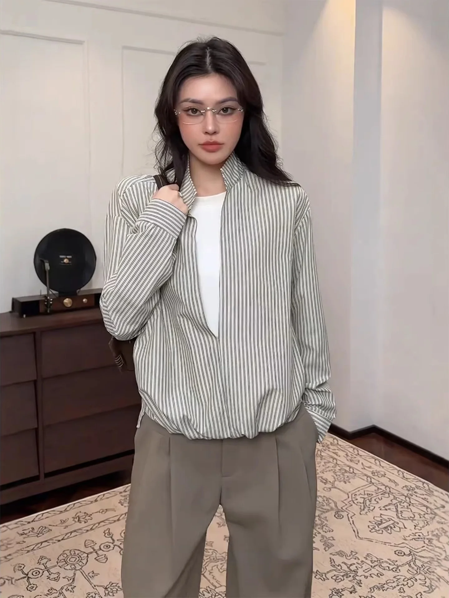 

Cleanfit V-Neck Long Sleeve Shirt Men Women Spring High Sensation Fake Two-Piece Loose Fit Comfortable Breathable Polyester