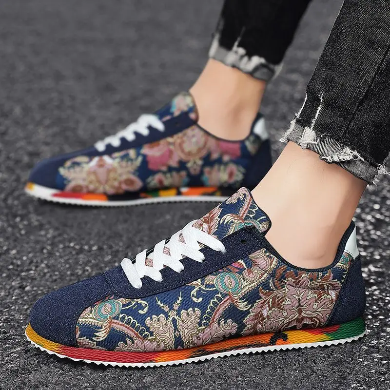 

2026 Men's Canvas Shoes Men Chunky Sneakers Classic Skateboard Shoes Male Printed Vulcanized Shoes Mens Outdoor Walking Footwear
