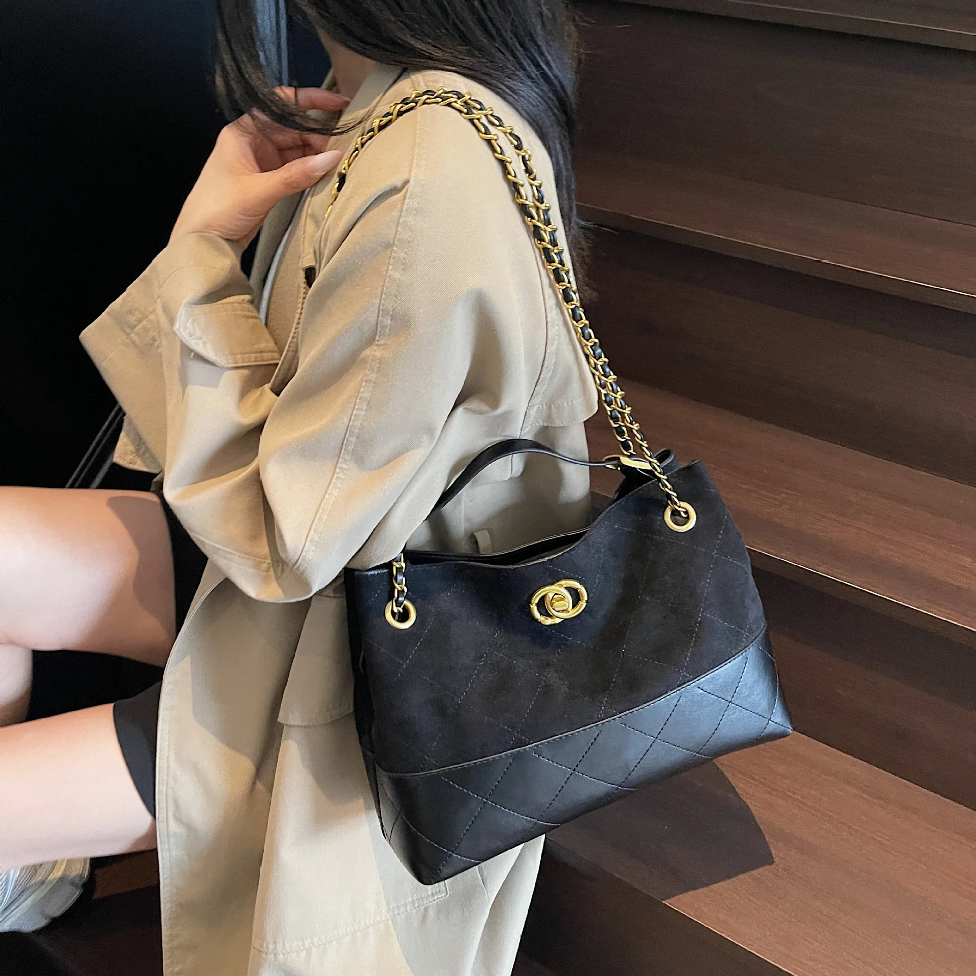

Women's 2025 New Vintage Matte Chain Tote Bag - Large Capacity Crossbody Shoulder Purse, Chic Relaxed Commuter Handbag