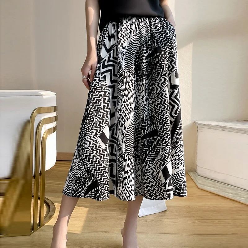 

Black and White Pattern Stain Skirt Acetate Copper Half Length Skirt for Women Summer Loose and Slim A-line Large Swing Skirt