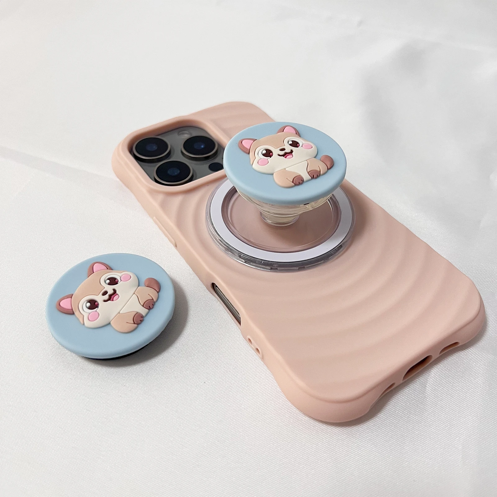 ふわふわ可愛い動物の子犬型スマホホルダー グリップトック 携帯スタンド iPhone 17 iPhone 16Pro Max Samsung対応