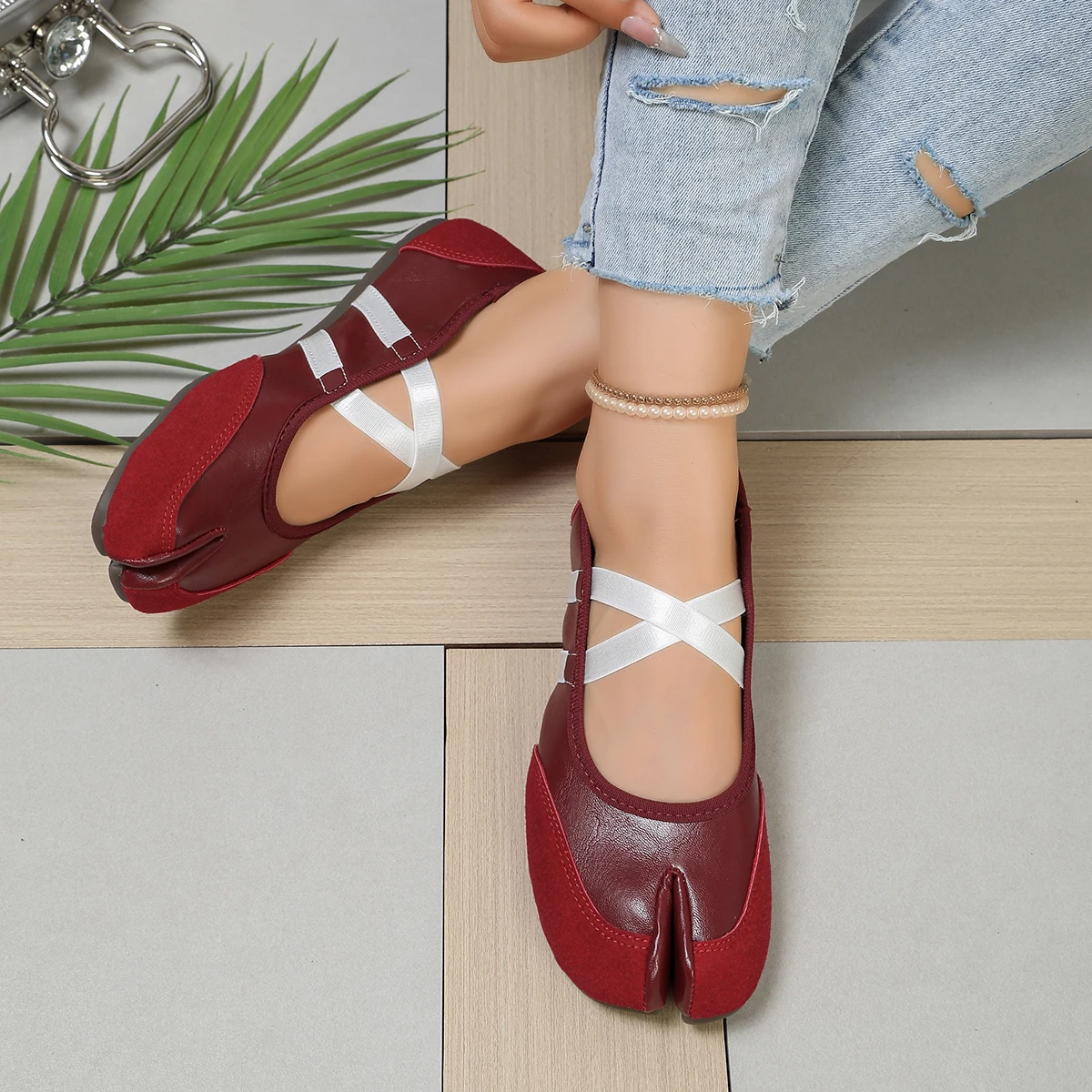 Flache Schuhe mit Kreuzriemen für Damen, lässiges Modedesign, Mary Jane Schuh, Slip-on, geteilte Zehenpartie, Ballett-Trainer, Sommer 2026, elegant, neu – Detail 6