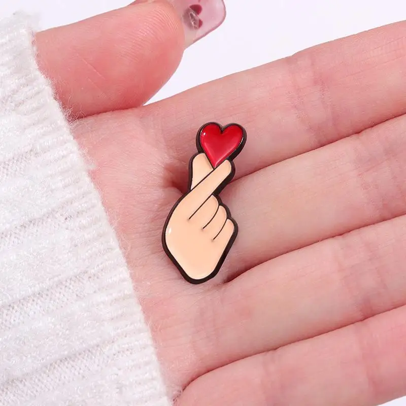 ●Hand Heart Gesture Enamel Pins Custom Sign Language Brooches Lapel Badges Jewelry Gift For Lover