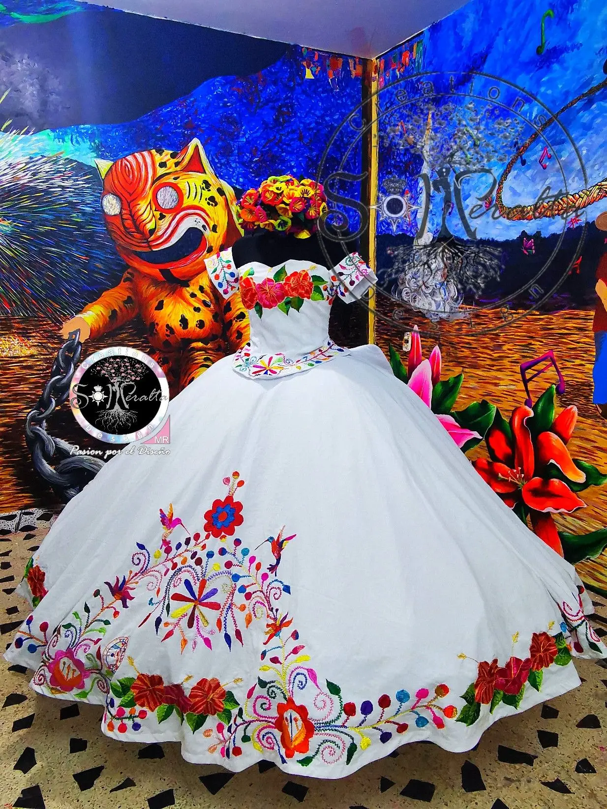 Abiti Quinceanera Charro bianchi Abito da ballo con spalle scoperte Ricamo Puffy Abiti messicani dolci 16 15 Anos personalizzati