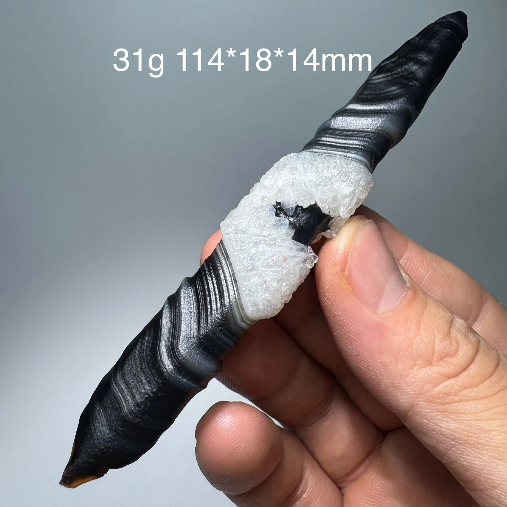 Natural Black Agate Mineral Specimen Energy Crystal Geode Healing Witchcraft Raw Stone Meditation Stick Halloween Decor BM1-33