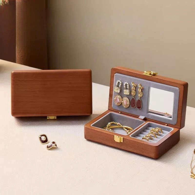 

Portable jewelry box Wooden gold jewelry box Small exquisite jewelry box