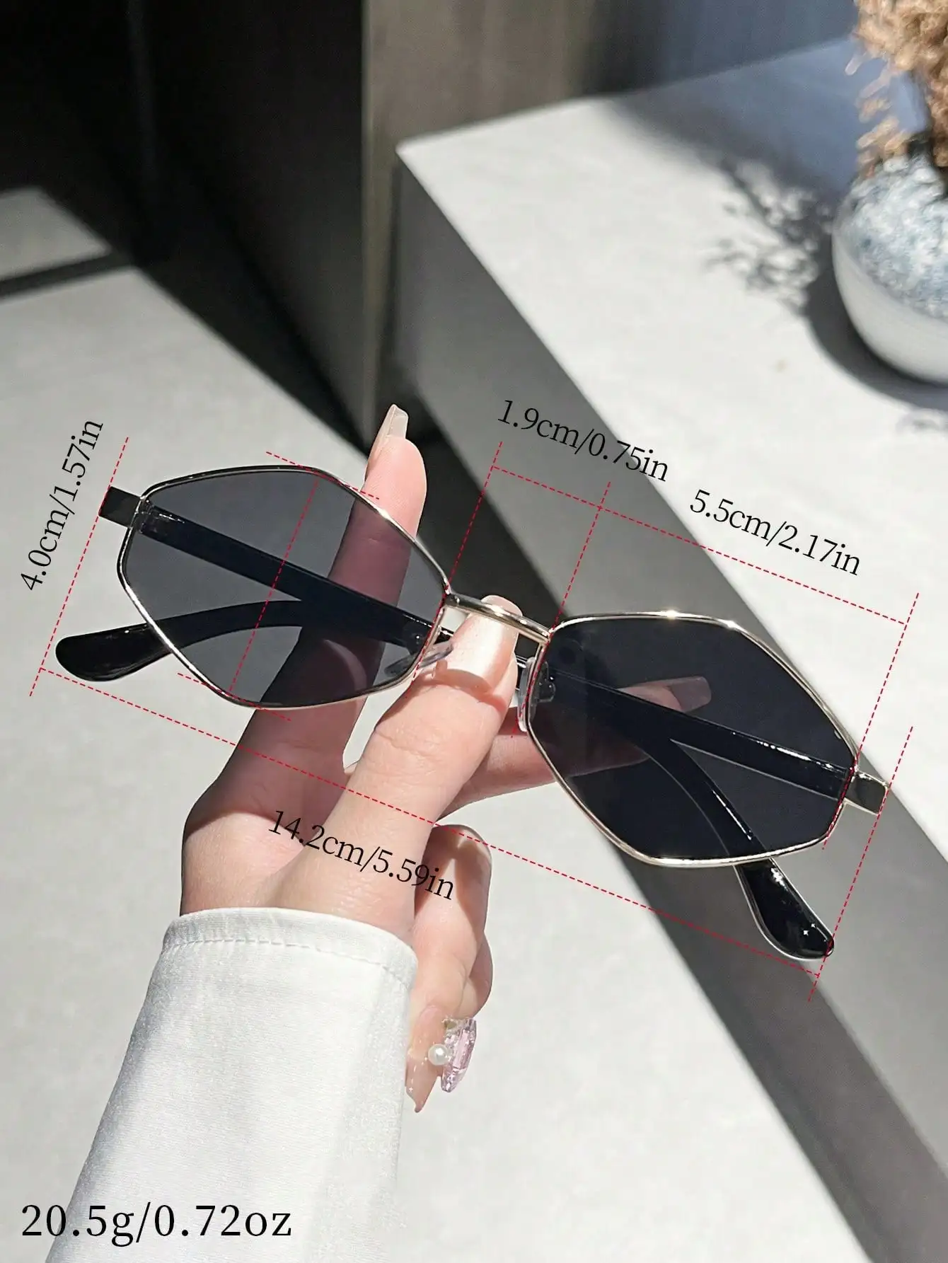 

Polygonal Minimalist Metal Frame Sunglasses For Women UV Protection