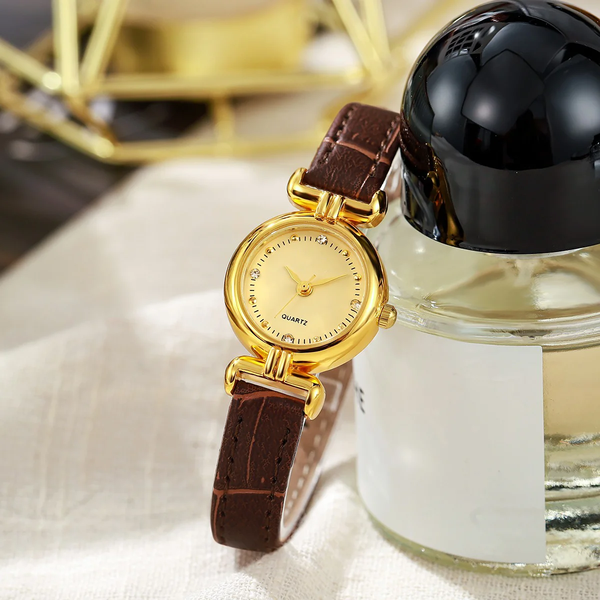 นาฬิกาผู้หญิง นาฬิกาสไตล์ย้อนยุคระดับไฮเอนด์ นาฬิกาสายควอทซ์โรมันเฉพาะและเป็นส่วนตัว สามารถปรับแต่งได้