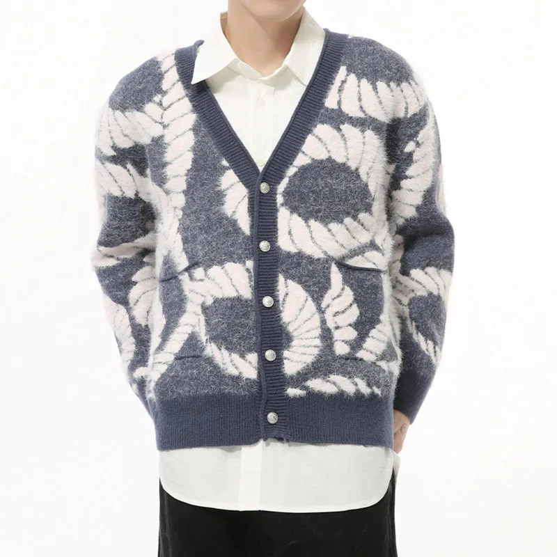 Men's 2024 autumn new product texture three-dimensional pattern design V-neck cardigan knitted sweater fashion jacket trend