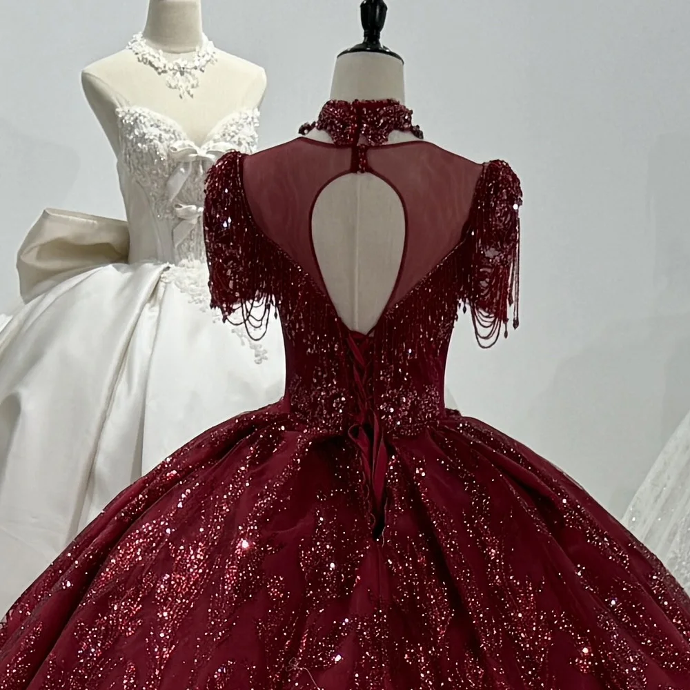 Abiti da sera di lusso 2025 mezza manica o-collo ricamo di cristallo con perline buco della serratura sul retro abiti lunghi rossi per occasioni speciali