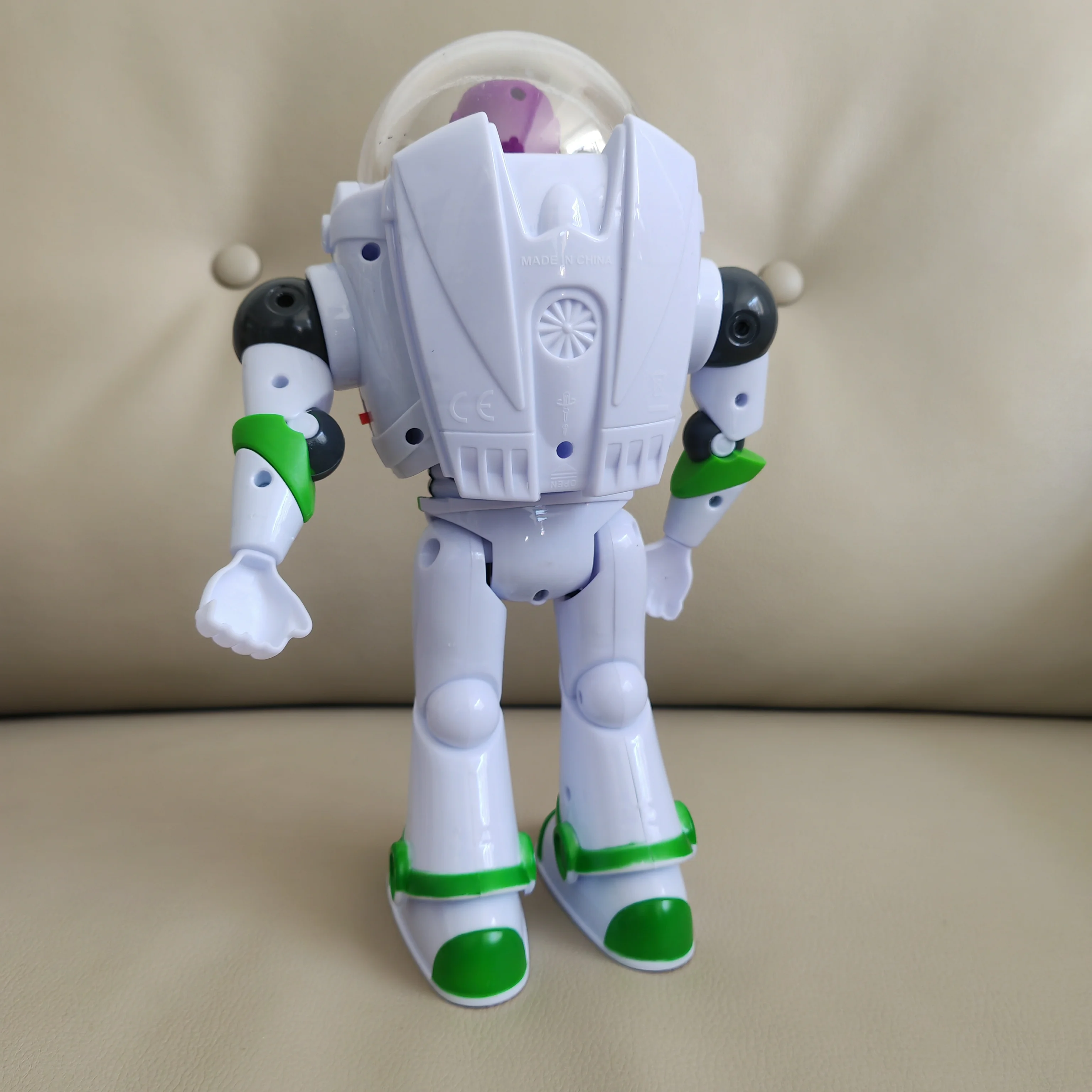 Elektrische Laufende Weltraum-Roboterpuppe mit Beweglichen Gelenken, Kreatives Geburtstagsgeschenk, Dekoratives Spielzeug für Kinder und Jungen – Detail 3