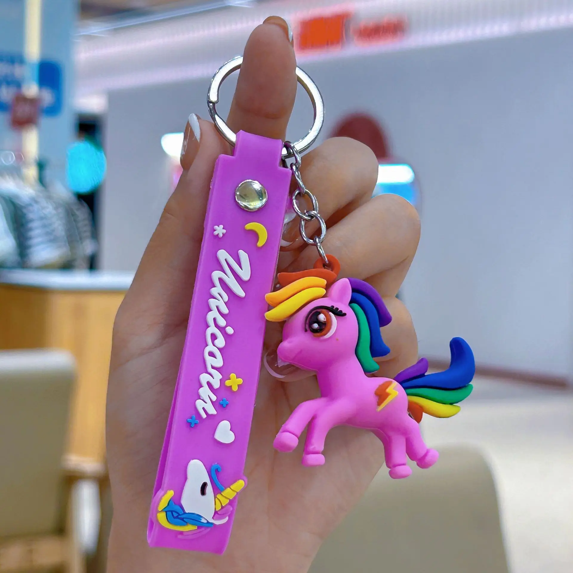 لطيف اللون الحصان يونيكورن المفاتيح كاواي الرجال والنساء أكياس السيارات قلادة للأطفال هدايا كيرينغ الهدايا بالجملة