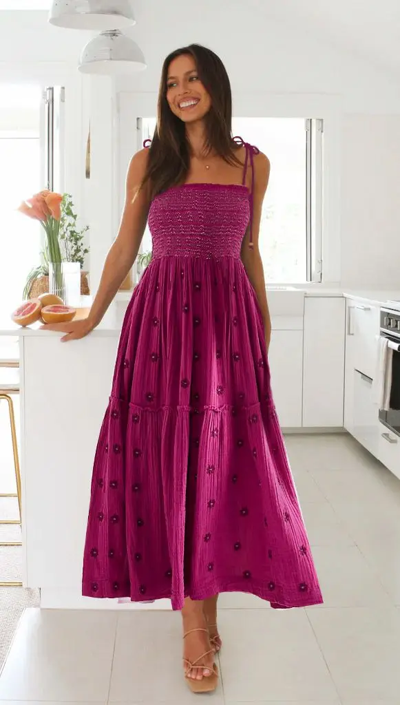 Robe longue brodée de fleurs pour femmes, style bohème, col carré, sans manches, ligne a, buste smocké, à nouer, bretelles Spaghetti, été