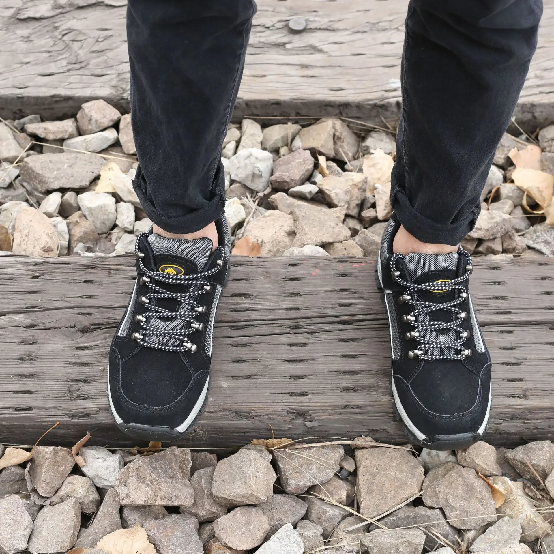 One Piece of Breathable Construction Site Anti Impact and Anti Puncture Soft Labor Protection Shoes for Distribution