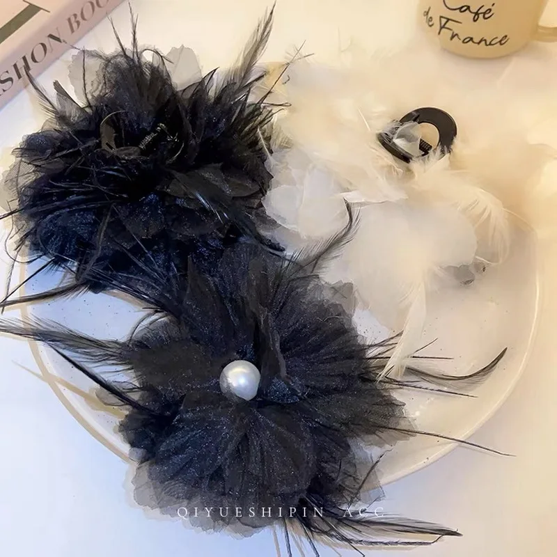 Fashion Feather Hair Claw Clip For Women Plush Hairpin Girls Black Hairgrips Ostrich Feather Pearl Hair Clamps Party Accessories