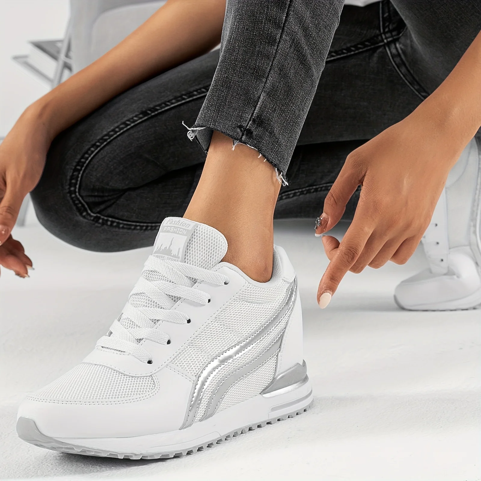 2024 Vrouwen Zwarte Wig Sneakers Mode Platform Schoenen Meisjes Verhoogde Interne Witte Veterschoenen Pu Casual Wig Wandelschoenen 1289