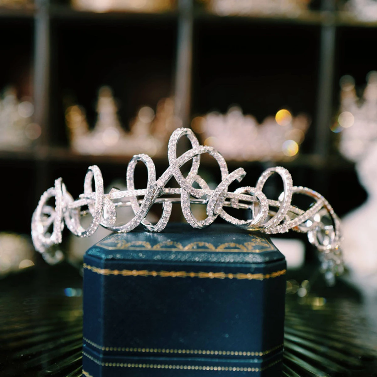 

French Light Luxury Geometric Crown Hair Accessory Bride Niche Design High-End Main Wedding Dress Princess Birthday Tiaras