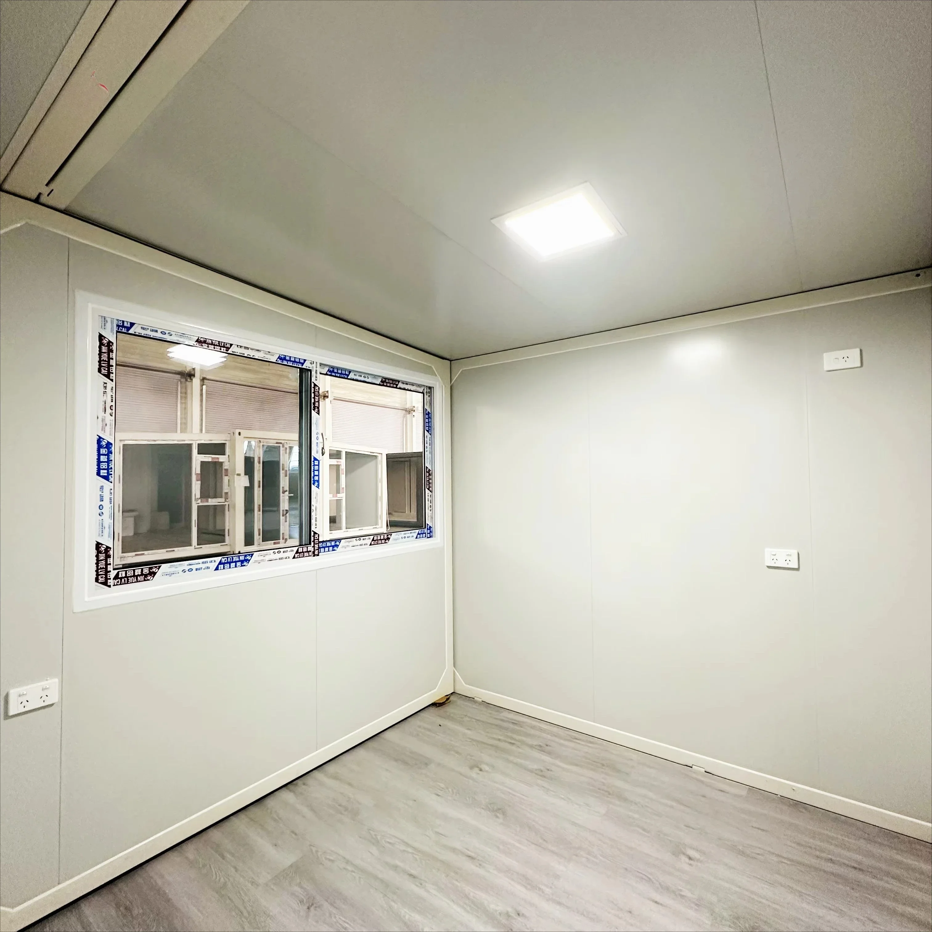 Moderna casa contenitore espandibile da 40 piedi, pronta da usare, facile da montare, piccolo carport da villa in acciaio realizzato con pannello sandwich