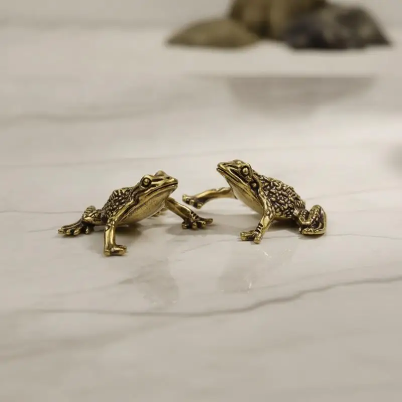 Brass Feng Shui Money Toad Statue Prosperity Attracting Ornament Retro Style Decor for Study Room Balcony Indoor Outdoor Placem