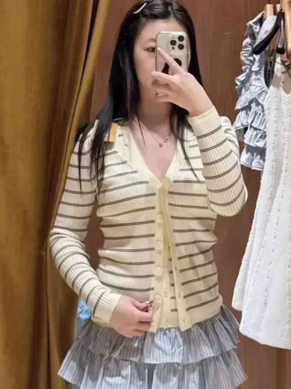 

Spring/Summer Women V-Neck Long Sleeve Fine Horizontal Striped Knit Cardigan Single-Breasted Slim Vintage Casual Knitwear Top