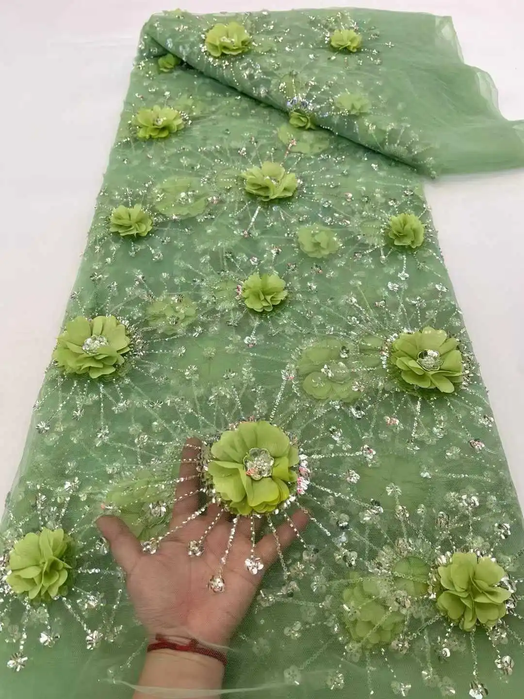 アフリカの3Dフラワーファブリック、5ヤード、高品質スパンコール刺繍入りフランスナイジェリアビーズネットレース生地、結婚式パーティー用