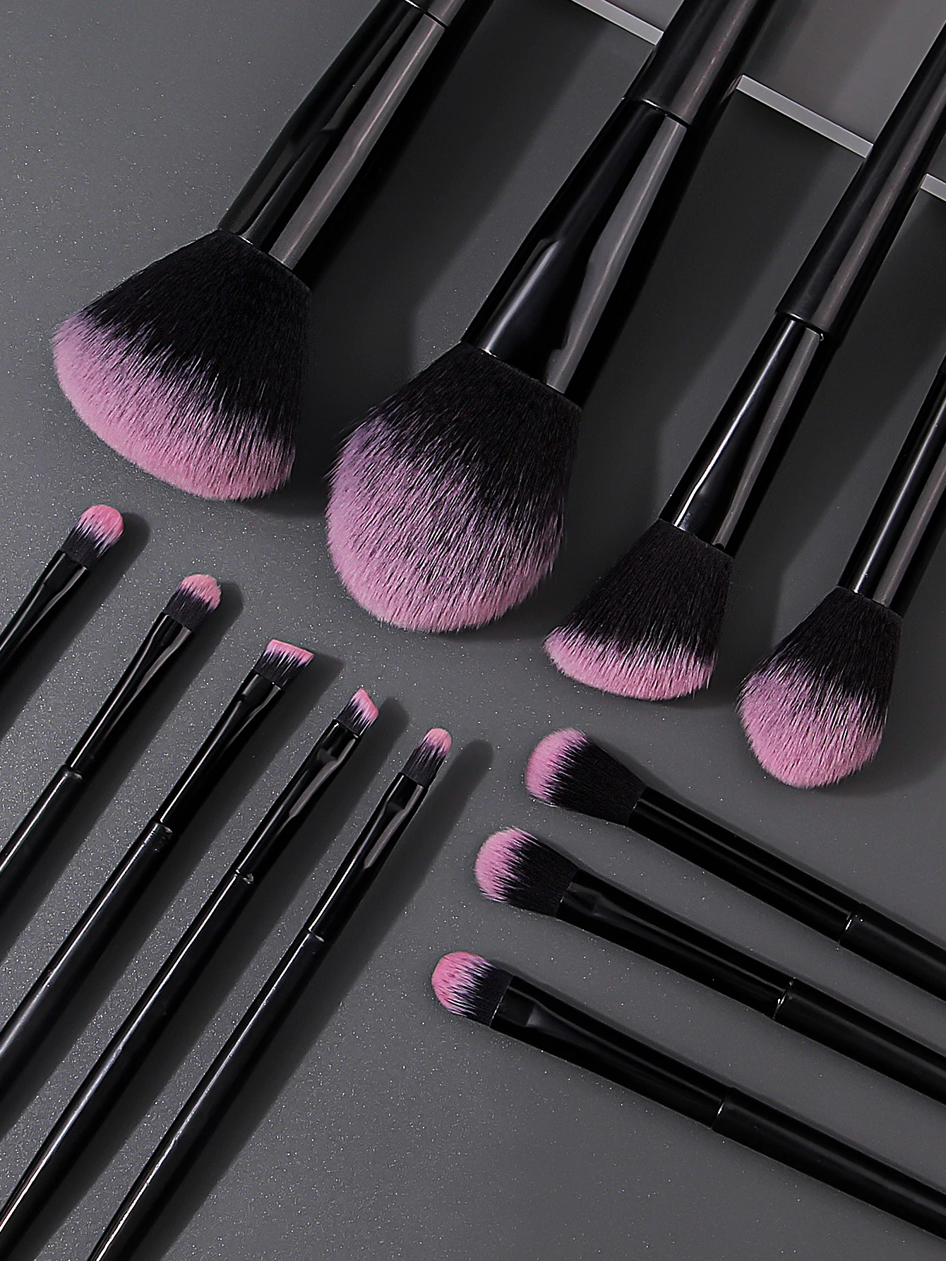 17-teiliges Make-up-Set mit 12 Gesichtspinseln, Make-up-Ei, dreieckigem Puderquaste, Aufbewahrungseimer für Make-up-Pinsel_voghion.com
