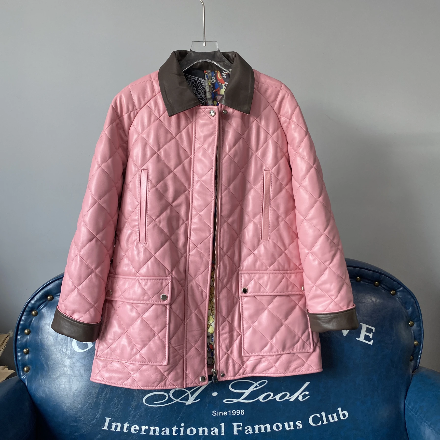 Manteau long en cuir ample pour femme, nouveau modèle d'hiver 2024, motif diamant, en cuir de vachette, style britannique, pour les trajets quotidiens, coupe-vent