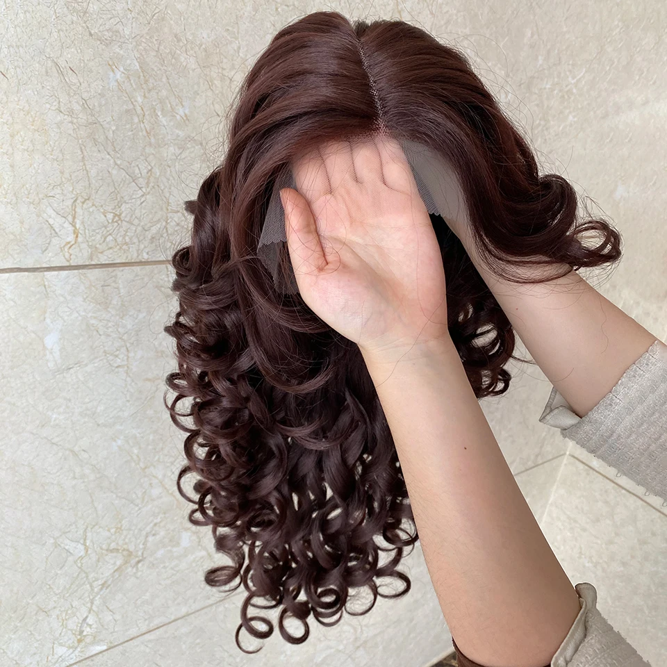 Шоколадно-коричневые 13x6 кружевные парики Latisha бесклеевые синтетические кружевные фронтальные парики с натуральной предварительно выщипанной линией волос вьющийся парик на Хэллоуин