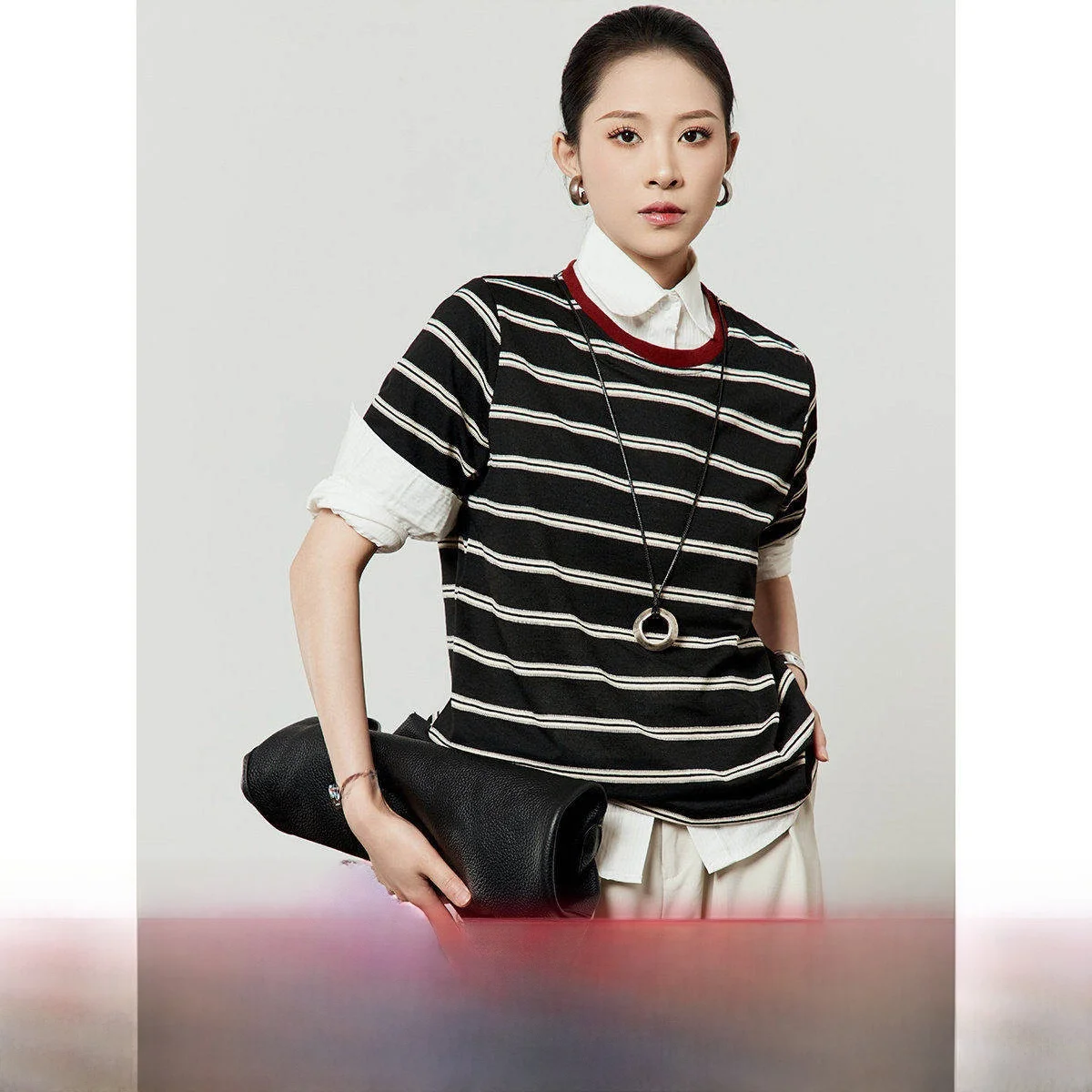 

Свободная женская футболка с круглым вырезом и коротким рукавом в полоску, летняя новинка в корейском стиле, классический узор Zhou Li Wu Commute Sle