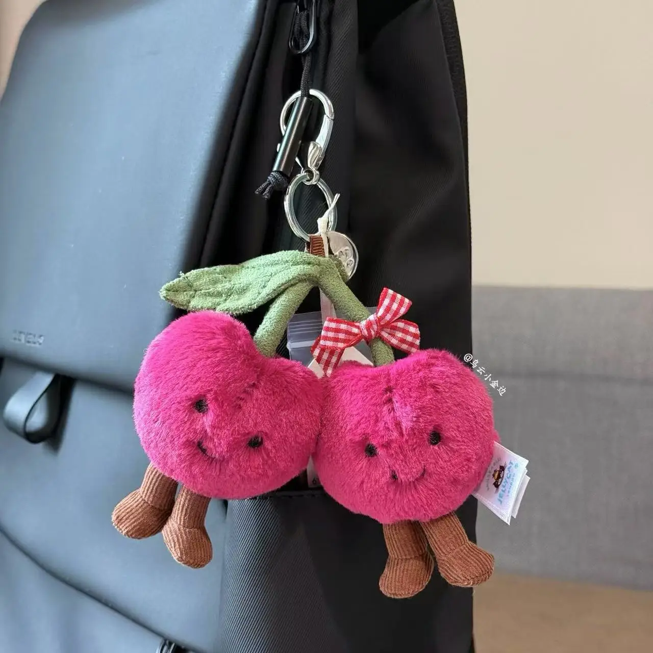 Venta caliente Jelly Fun cereza llavero colgante accesorios muñeca colgante para niñas y mujeres regalos de Festival regalos de cumpleaños