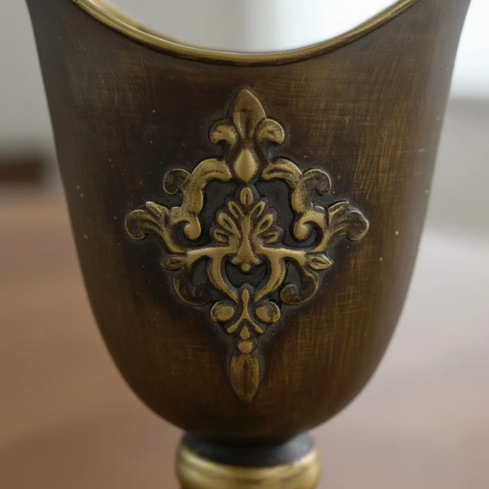 Bronze Finish Flower Pitcher Retro Retro Antique Design Table Centerpiece House Decoration Wide Mouth for Living Room, Desktop