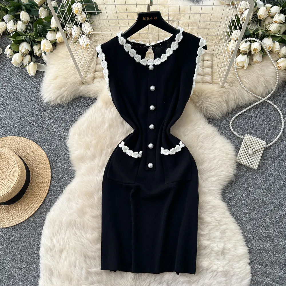 

Новое черное платье без рукавов с жемчужным декором 2026 года для женщин, летнее, с утяжкой на талии, стройнящее, в стиле «богатой девушки», вязаное платье