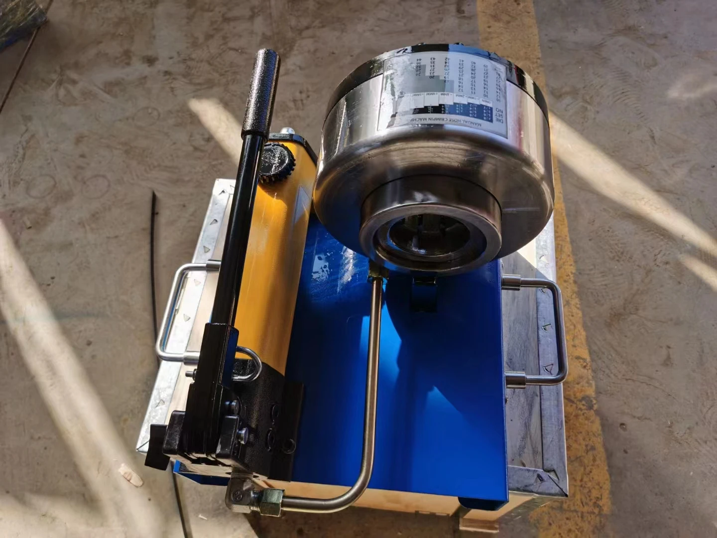 

Factory Finn Power P16 1/8-1" Portable Manual Hydraulic Hose Pressing Machine