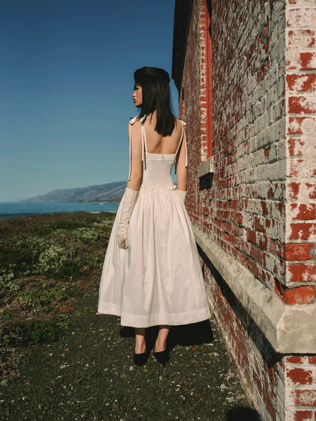 Customized Cream Sleeveless Square Neck Wedding Dress Thin Tie Straps Bow Waist Retro Satin Casual Outdoor Bridal Guest Gown