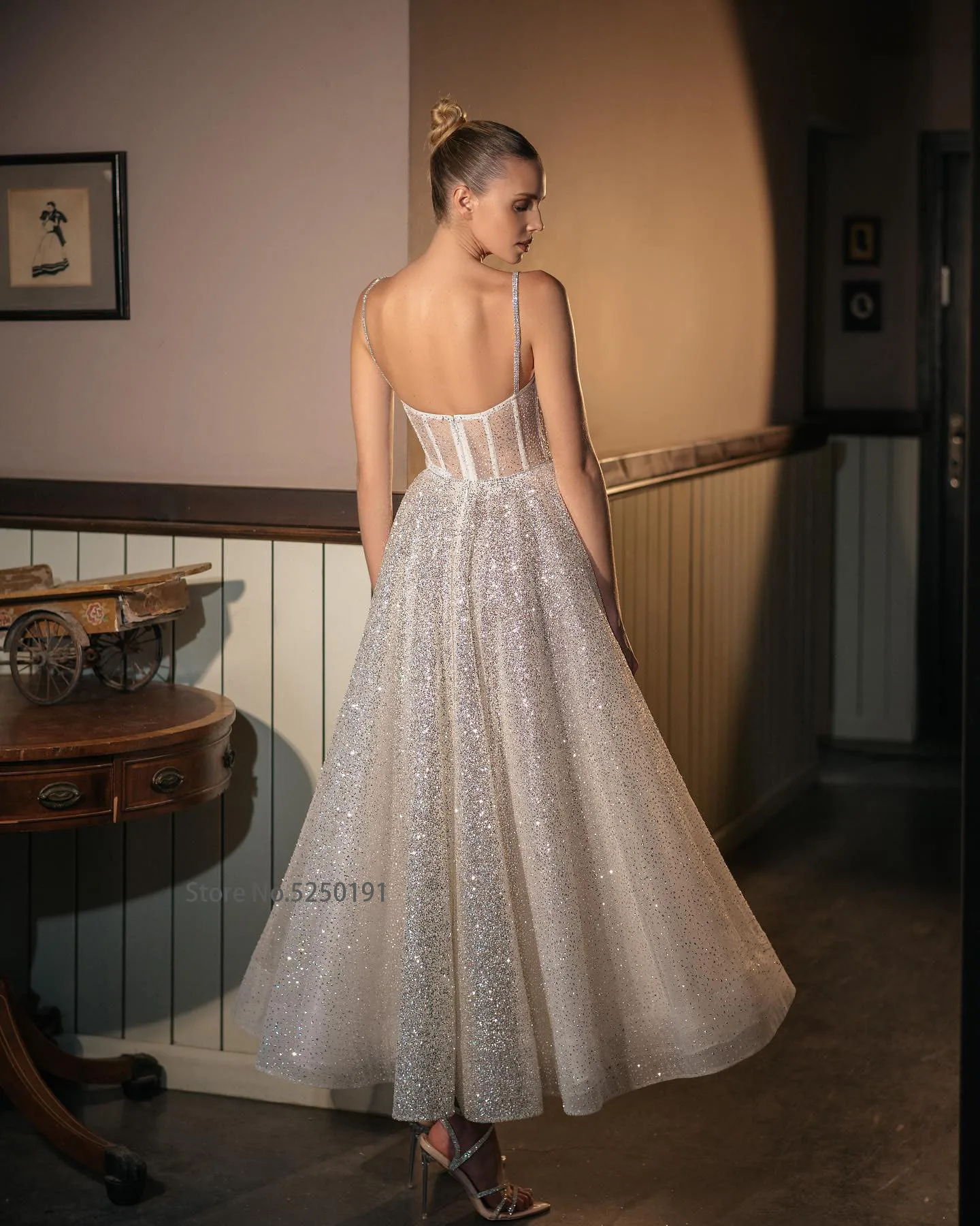 Impressionante champanhe lantejoulas cintas de espaguete uma linha vestidos de casamento peixe querido nascido foral festa à noite vestidos de baile