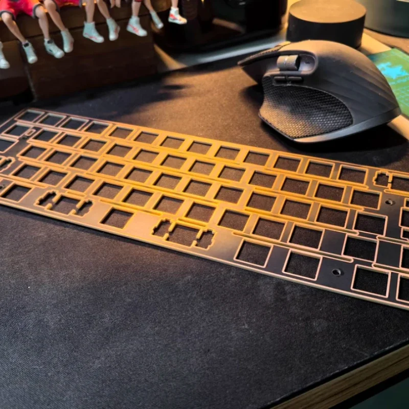 

WEIKAV Lucky65 Keyboard Plate Custom FR4 Copper Mechanical Keyboard Positioning Plate Accessories Metal One Word Spacebar/enter