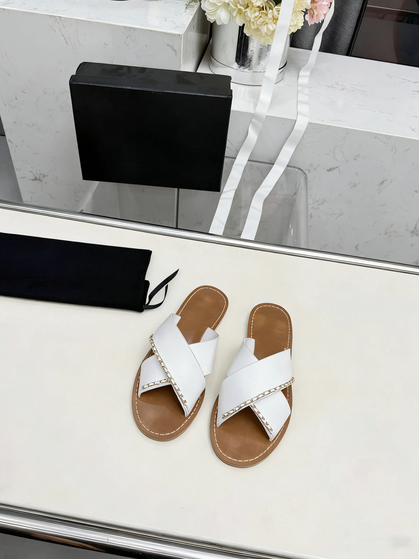 

High-End Fashionable Sheepskin Comfortable Unisex Casual Shoes Stylish Leather Footwear for Men And Women