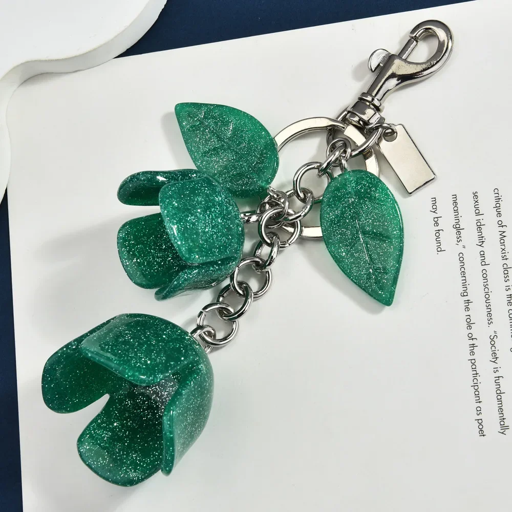 2025 سلسلة مفاتيح على شكل زهرة وردية، قلادة على شكل حقيبة زهور كريستالية، ملحقات حقيبة زهور شرابة