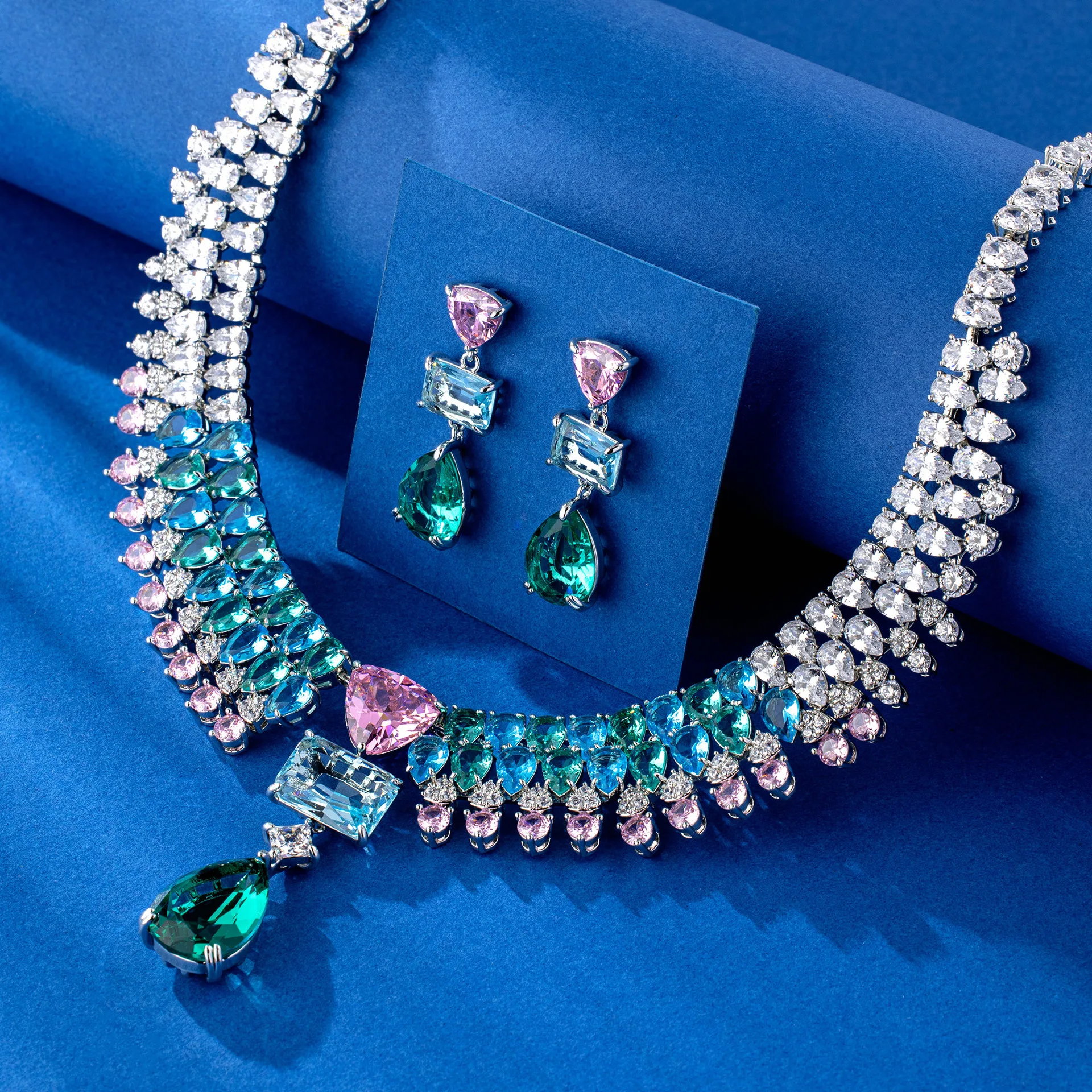 

Women Luxury Gradient Color Zircon Necklace Earrings Set Elegant Banquet Dress Accessories High End Fashion Jewelry Delicate Gif