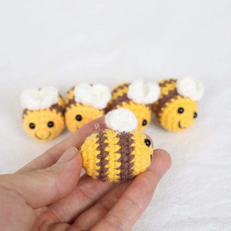 Novelty Creative Cute Knitting Bee Keychain Pendant Fashion Funny Bees Keyring Exquisite Backpack Decoration Accessories Gifts