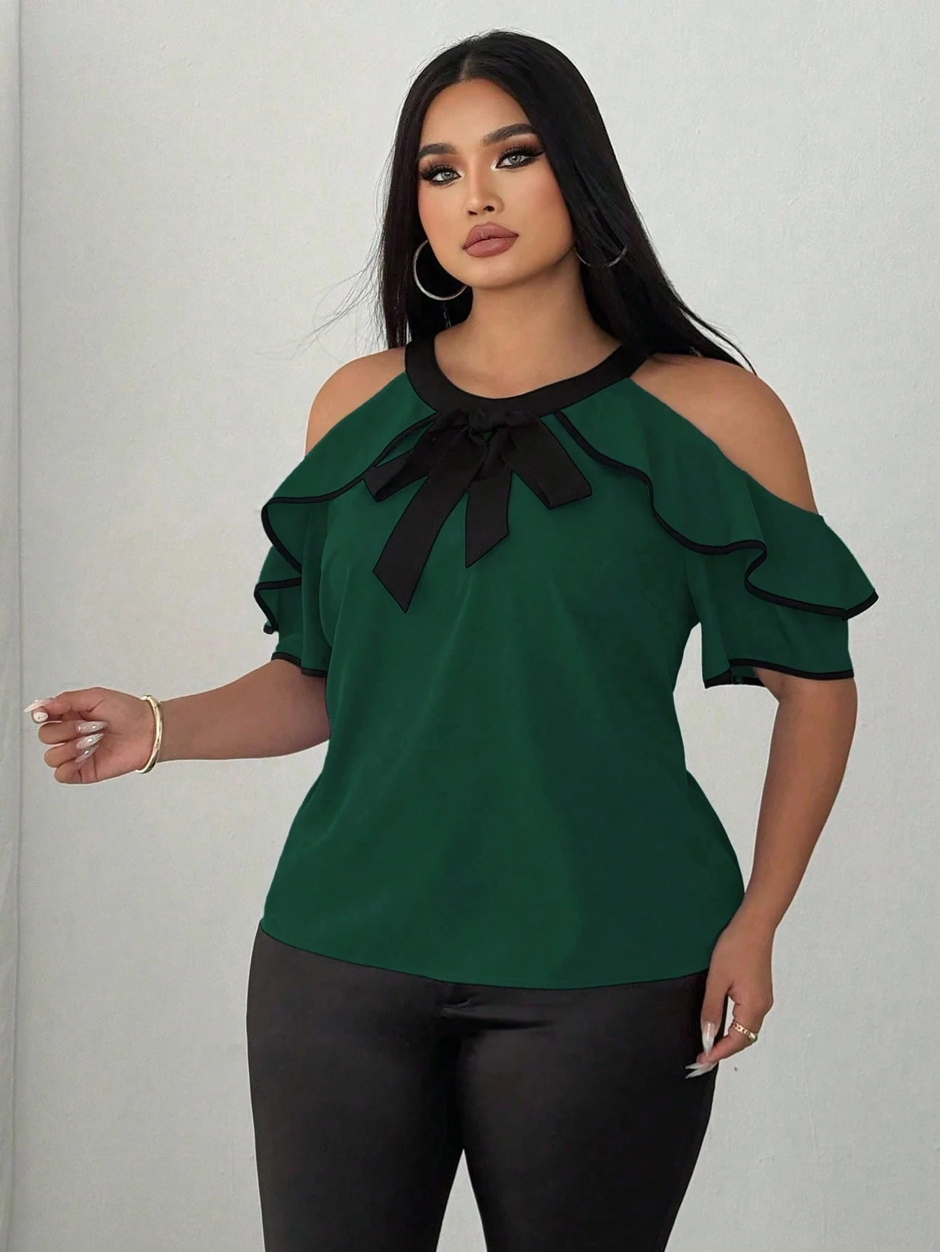 Bluse mit freiem Schulterbereich für Damen, Neckholder, Schleife, Rüschen, kurze Ärmel, Chiffon-Oberteil, Kontrastbesatz, elegant, lässig, Partykleidung – Detail 2