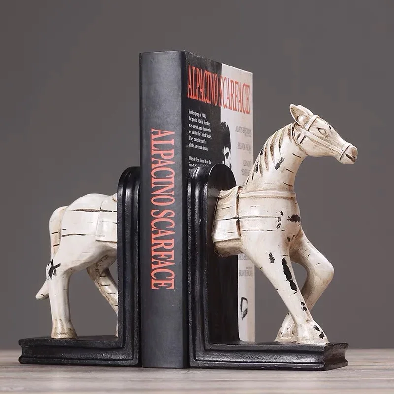 

American Creative Resin War-horse Bookend Modern Simple Soft Decoration Study Wine Cabinet Office Decoration 데스크톱 장식품