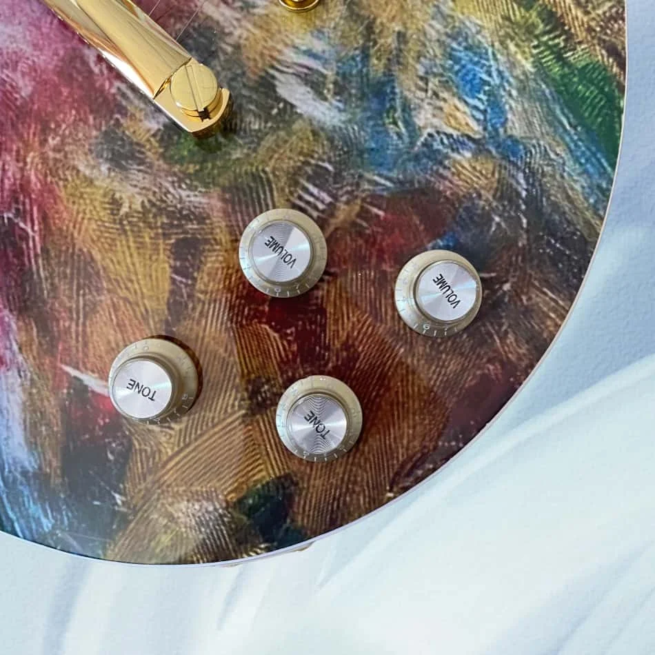 

Landscape-style Electric Guitar, 22 Frets, Gold Hardware, Trapezoid Inlays on Rosewood Fingerboard, Mahogany Body
