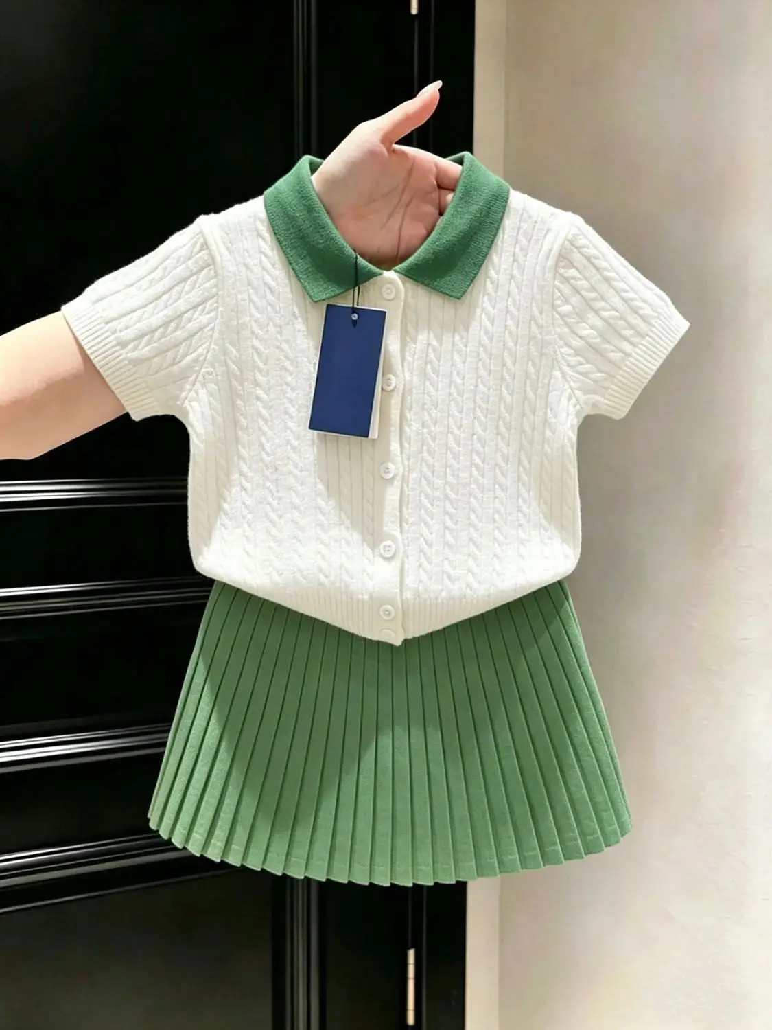Girls Summer Set New White Fried Dough Twists Knitted Polo Collar Short Sleeve Little Girls Green Pleated Skirt