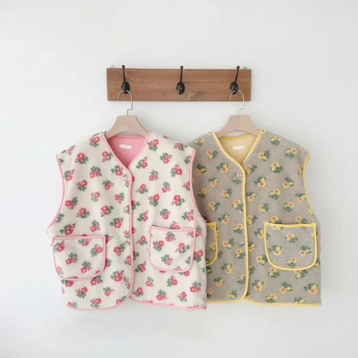 

Vests Autumn Winter Fragmented Flowers Double Sided Velvet Boys Girls Baby Children Warm 2023 Simple Sweet round collar